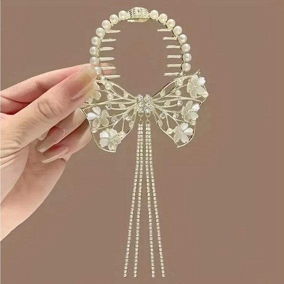 NWT exquisite butterfly with rhinestones hair clip - Picture 6 of 6